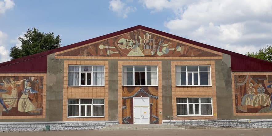 Основное изображение для учреждения Новониколаевский районный дом культуры