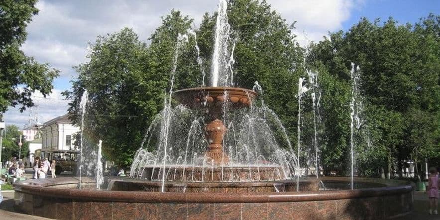 Основное изображение для события Онлайн акция об открытии светомузыкального фонтана на Театральной площади города Кирова
