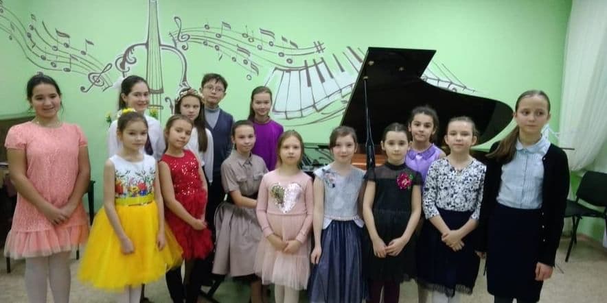 Основное изображение для события Концерт выпускников отделения фортепиано «Яркая весна»