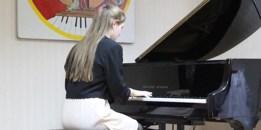 Основное изображение для события Внутришкольный конкурс фортепианной и ансамблевой музыки «Юные таланты»
