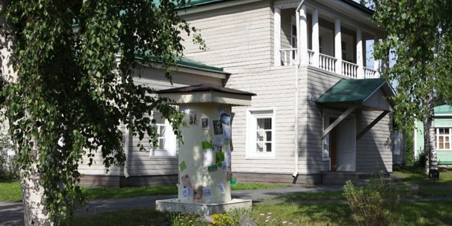 Основное изображение для учреждения Дом с мезонином г. Петрозаводска — научная библиотека музея-заповедника «Кижи»