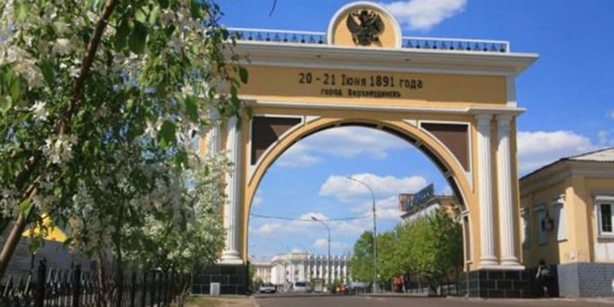 Основное изображение для учреждения Триумфальная арка «Царские ворота» в Улан-Удэ