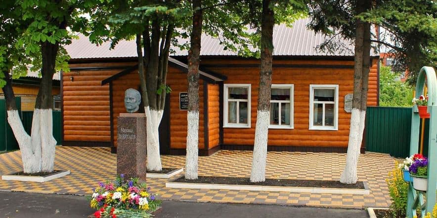Основное изображение для учреждения Мемориальный дом-музей Героя Советского Союза М.П. Девятаева