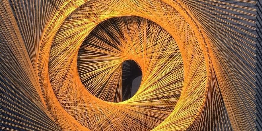 Основное изображение для события Выставка нитяной графики «String Art»