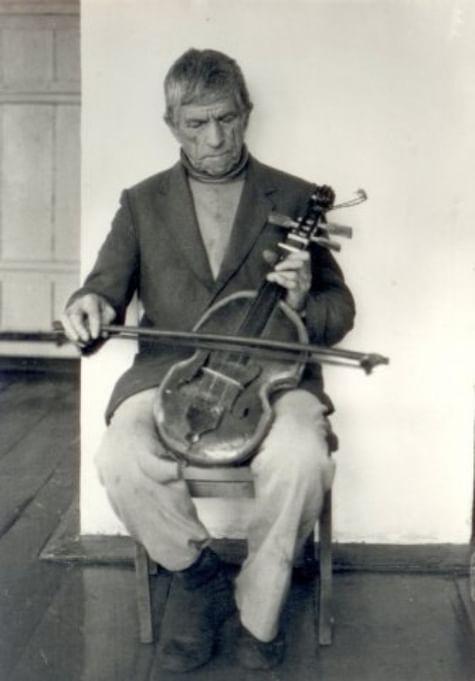 Кубыз — национальный удмуртский инструмент. Изготовил А. Копаров.