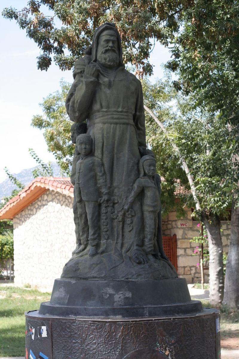 Памятник святому Николаю в Турции. Фотография: О. Бондаренко / фотобанк «Лори»