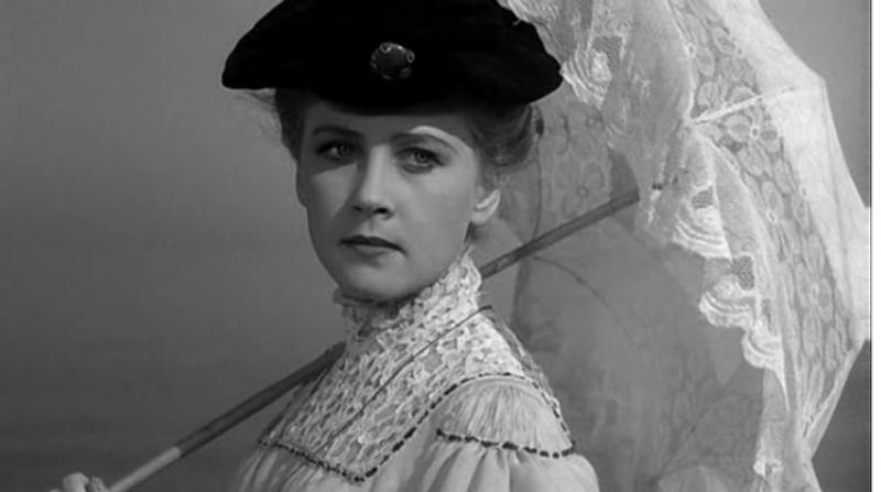 Ия Саввина в роли Анны Сергеевны в художественном фильме Иосифа Хейфица «Дама с собачкой» (1960)