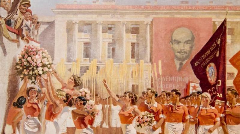 Александр Самохвалов. С.М. Киров принимает парад физкультурников. 1935