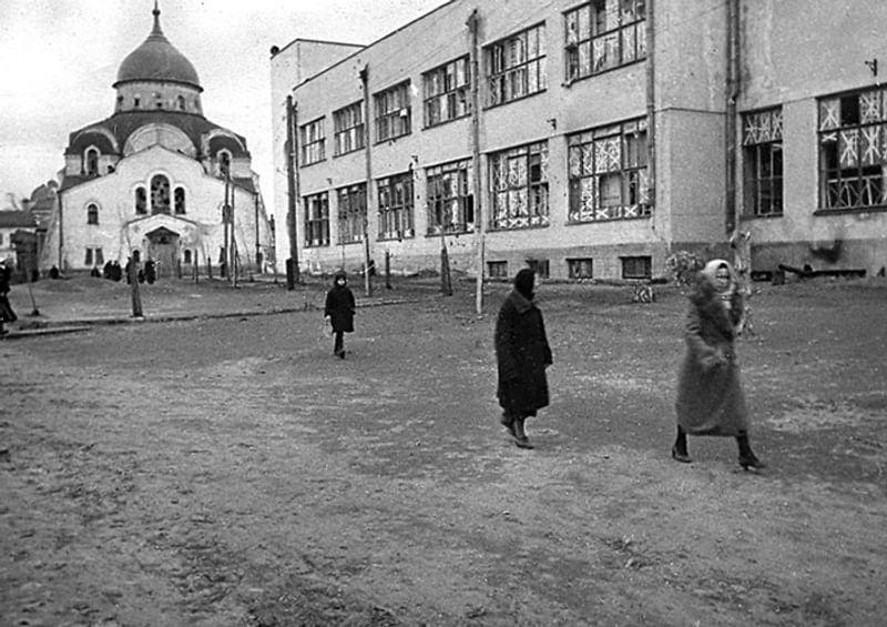 Воскресенская церковь — фондохранилище музея. Апрель 1942 года