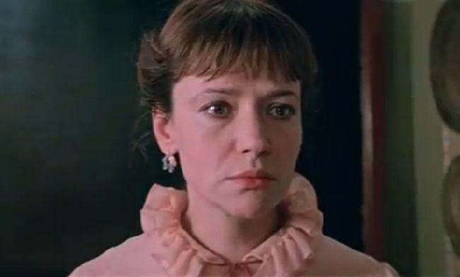 Елена Санаева в роли Маргариты Ивановны в художественном фильме Ролана Быкова «Чучело» (1984)