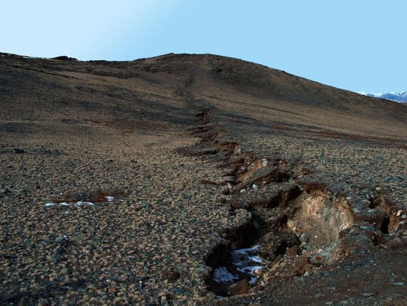 Сейсморазрыв на водоразделе Елангаш-Ирбисту. Чуйское землетрясение, Горный Алтай.