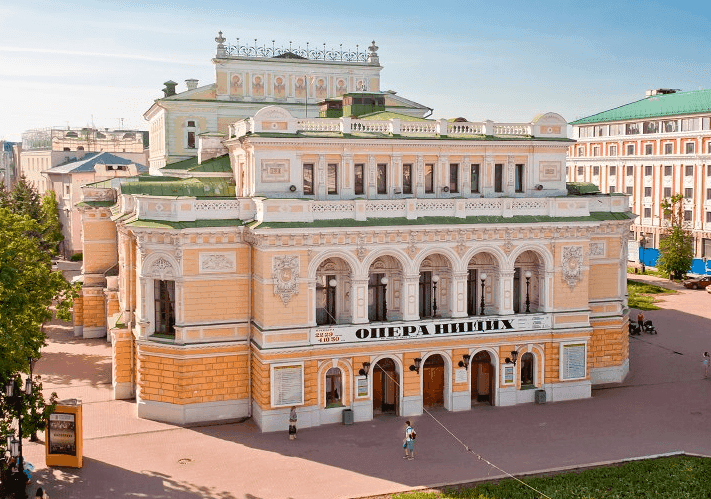 Нижегородский театр драмы, Нижний Новгород (фрагмент). Фотография: Rukaba / <a href="https://commons.wikimedia.org/w/index.php?curid=45646656" rel="nofollow noopener" target="_blank">commons.wikimedia</a> / <a href="https://creativecommons.org/licenses/by-sa/4.0" rel="nofollow noopener" target="_blank">CC BY-SA 4.0</a>