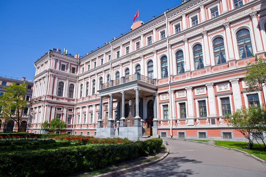 Николаевский дворец. Фотография: Александр Тарасенков / фотобанк «Лори»