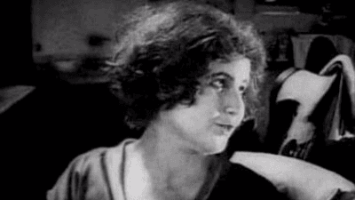 Маргарита Барская в роли Лизы в короткометражном фильме Александра Довженко «Ягодки любви» (1926)