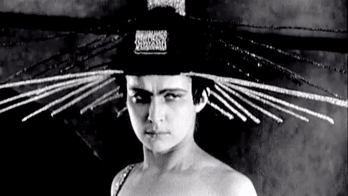 Юлия Солнцева в роли Аэлиты в художественном фильме Якова Протазанова «Аэлита» (1924)