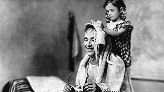 Кадр из художественного фильма Татьяны Лукашевич «Подкидыш» (1939)