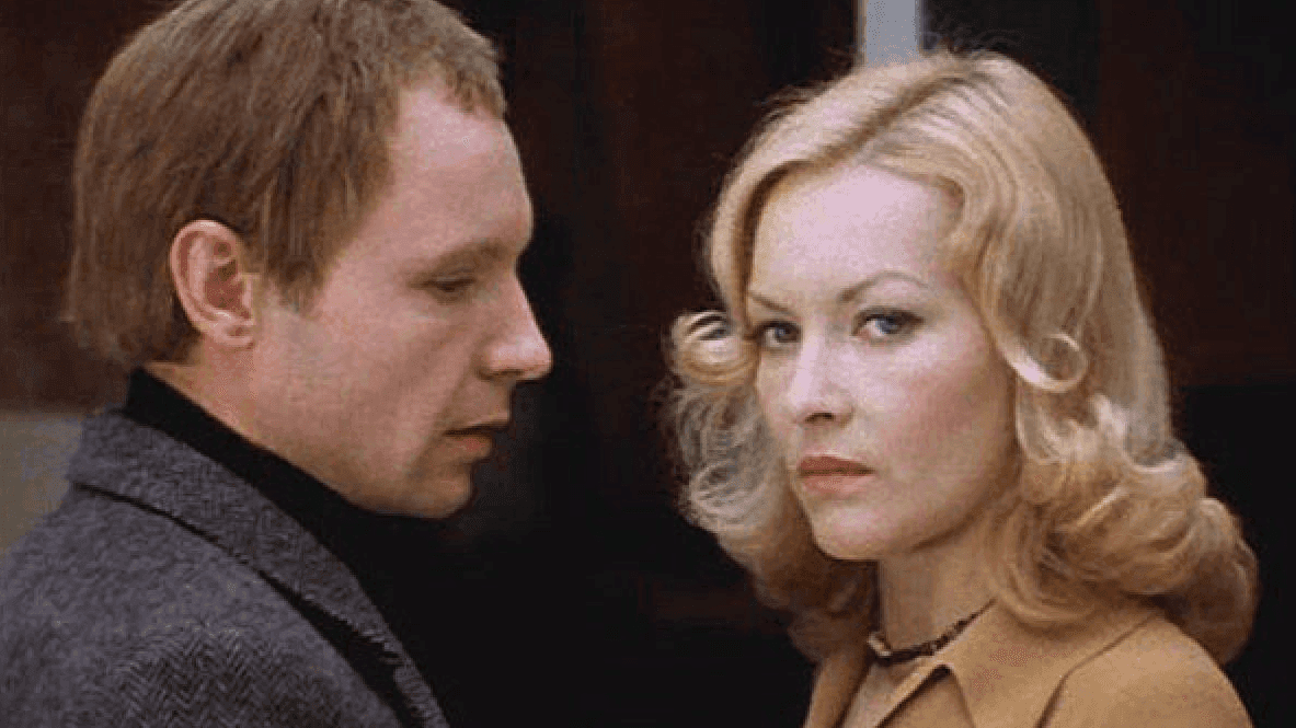 Кадр из художественного фильма Эльдара Рязанова «Ирония судьбы, или С легким паром!» (1975)