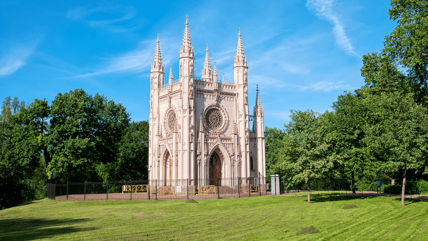 Готическая капелла. Парк «Александрия». Фотография: Румянцева Наталия / фотобанк «Лори»