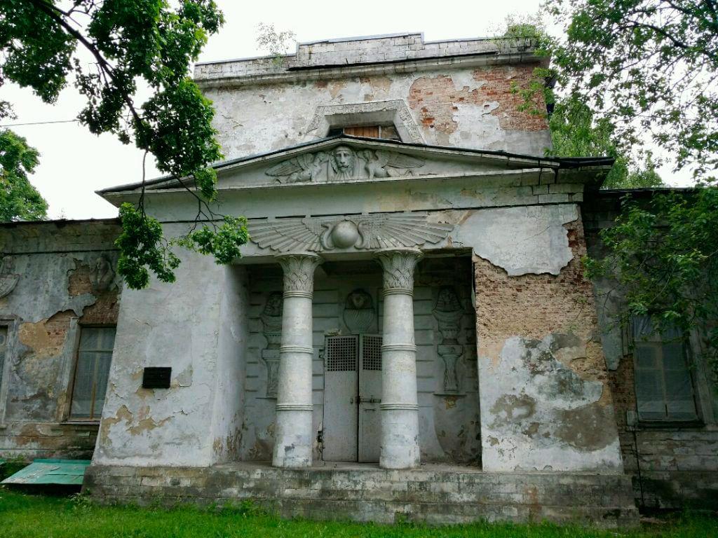 Фотография: <a href="http://gazeta-kuzminki.ru/arhnadzor-zanes-v-krasnuyu-knigu-moskvy-egipetskij-pavilon-v-kuzminkah/" rel="nofollow noopener" target="_blank">gazeta-kuzminki.ru</a>