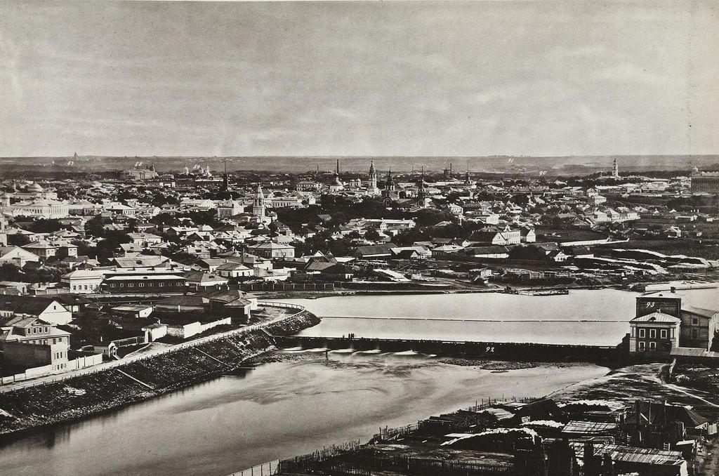 Пешеходная Бабьегородская плотина с мельницей. 1867 год. Фотография: wikipedia.org