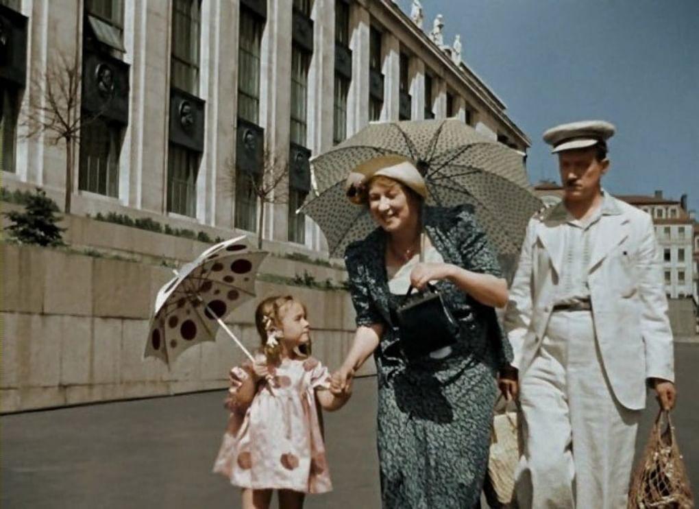 Кадр из художественного фильма Татьяны Лукашевич «Подкидыш» (1939)