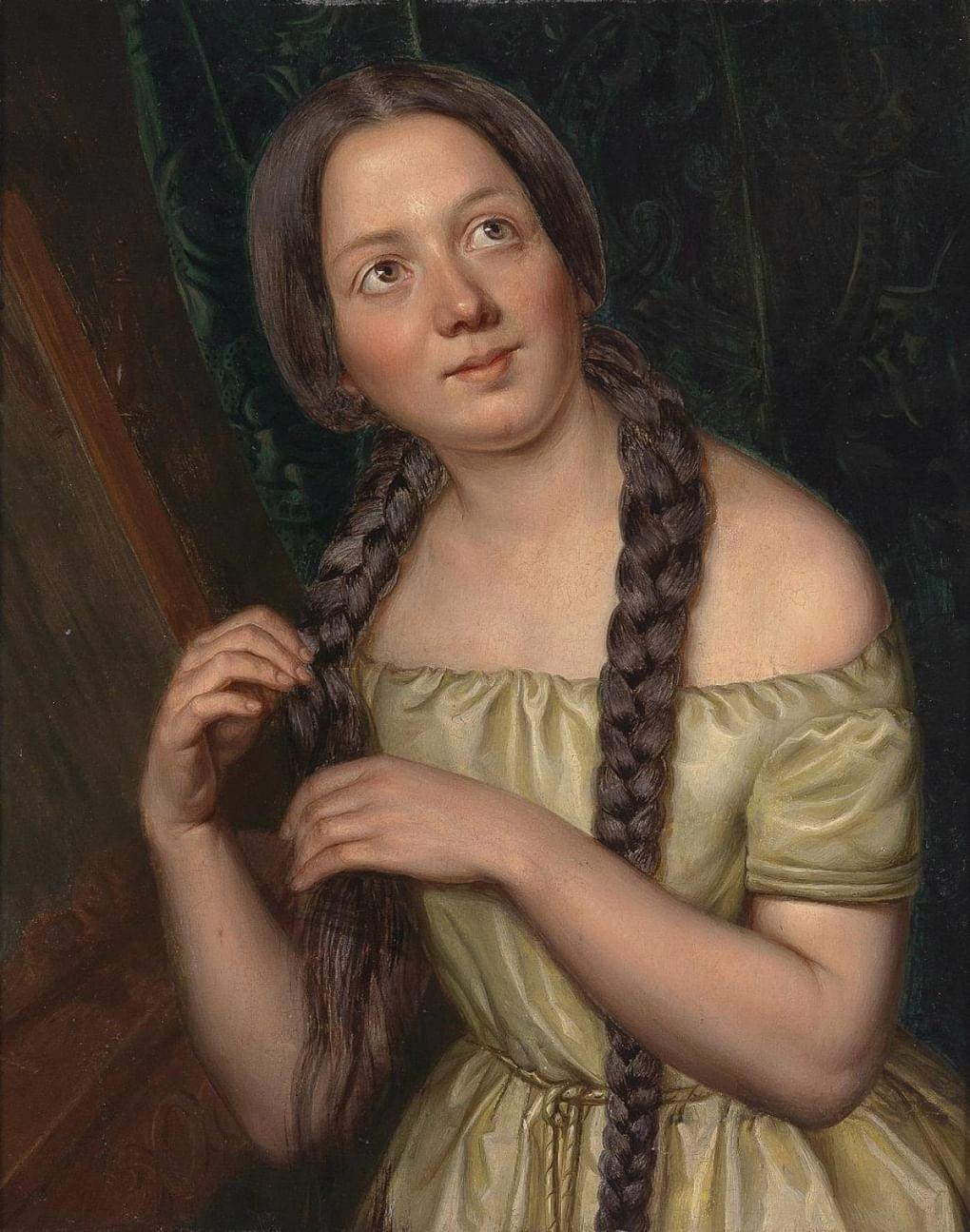 Девушка, плетущая косы