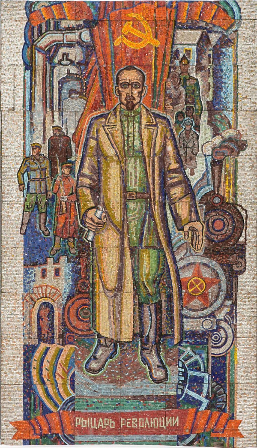 Мозаичное панно на здании железнодорожного депо в Пензе