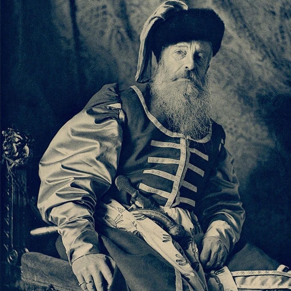 Великий князь Михаил Николаевич в наряде атамана запорожских казаков XVII века на костюмированном балу. 1903.