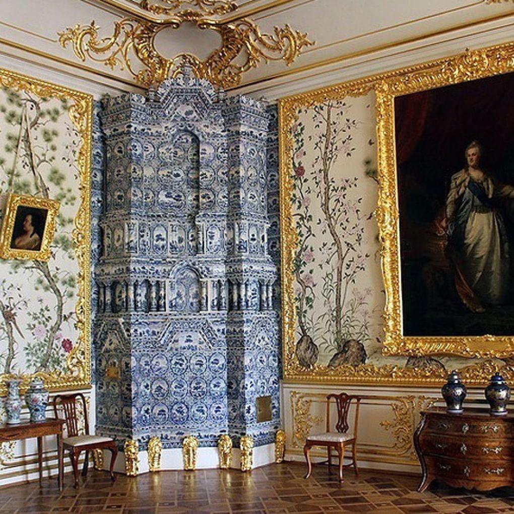 Изразцовая печь в Китайской гостиной. Большой Екатерининский дворец. Музей-заповедник «Царское Село»