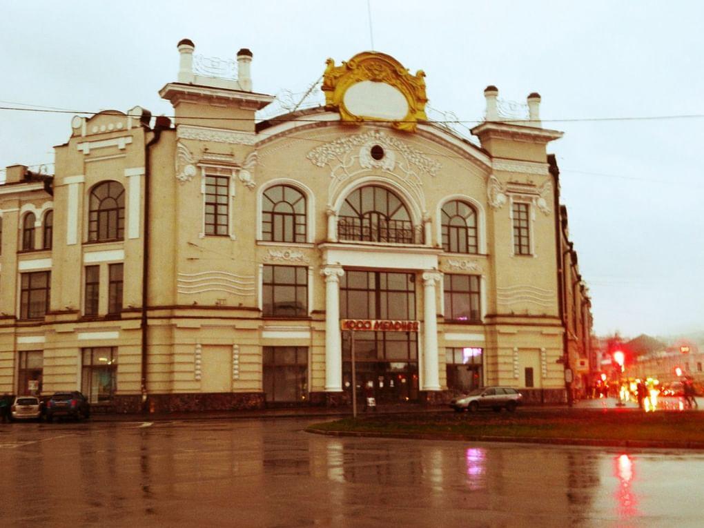 Пассаж купцов Второвых в Томске. Фотография: Анастасия Толкачева / Wikipedia