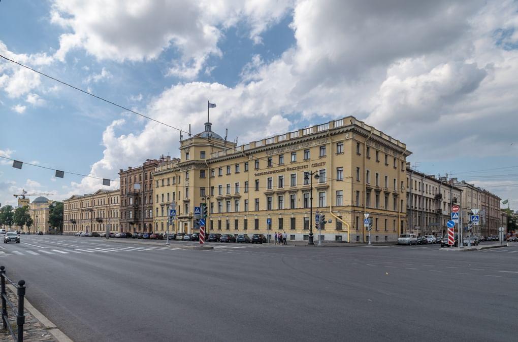 Археологический институт (сейчас в этом здании филфак Санкт-Петербургского университета)