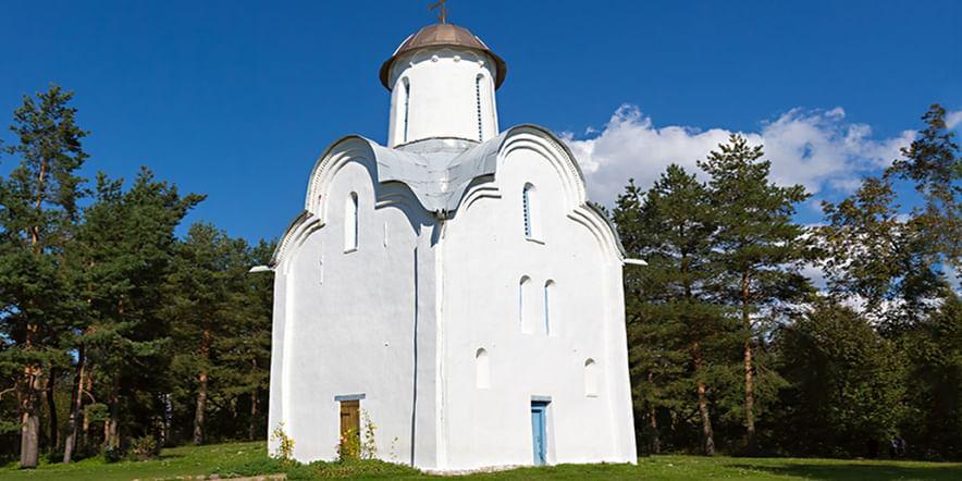 Основное изображение для учреждения Церковь Рождества Богородицы в Перынском скиту