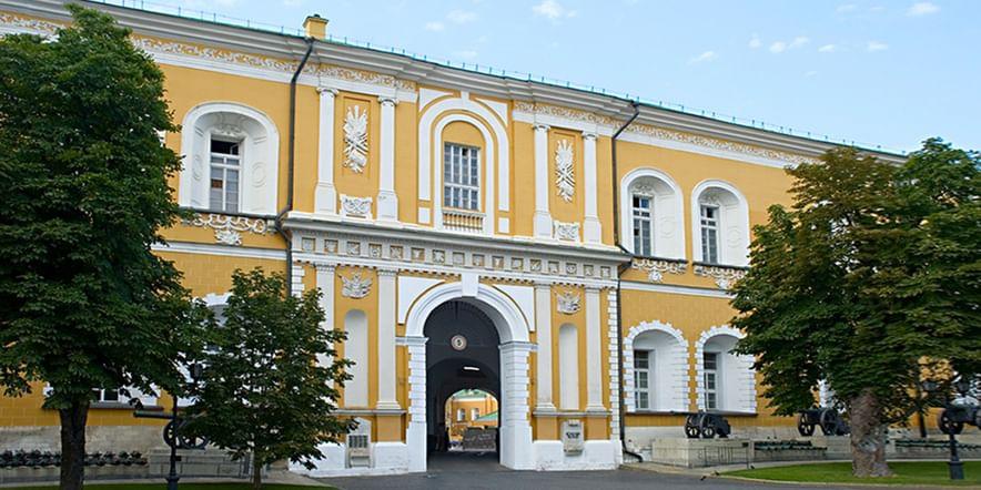 Основное изображение для учреждения Арсенал (Цейхгауз) Московского Кремля