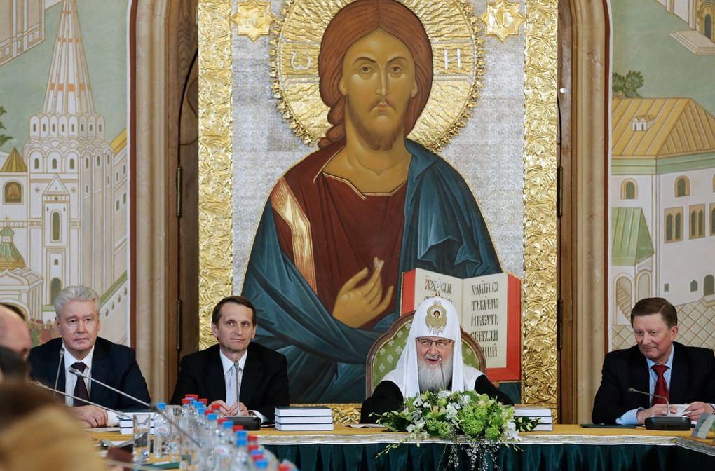 Патриарх Московский и всея Руси Кирилл на заседании наблюдательного, попечительского и общественного советов по изданию «Православной энциклопедии» в Трапезных палатах храма Христа Спасителя. Фото: А. Исакова. /пресс-служба Госдумы РФ/ ТАСС 