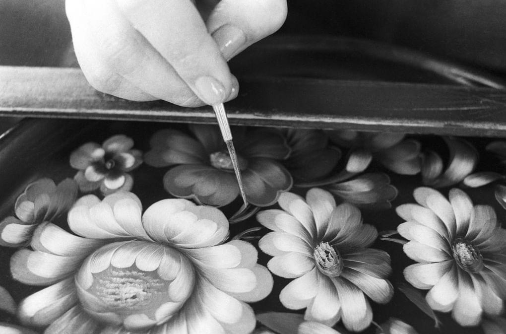  Жостовская роспись. 1985. Фотография: Н. Малышева / фотохроника ТАСС