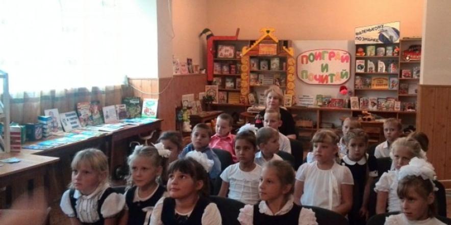 Основное изображение для учреждения Петровская библиотека-филиал