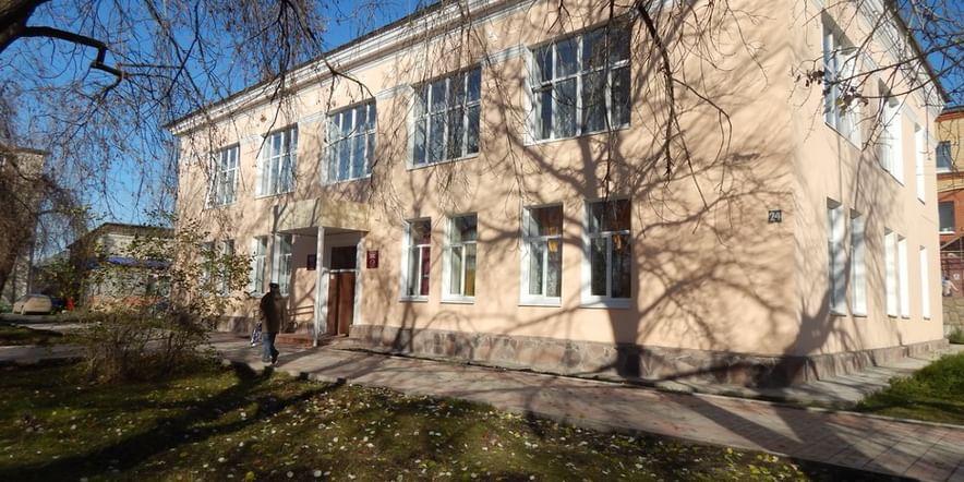 Основное изображение для учреждения Артемовская библиотека семейного чтения