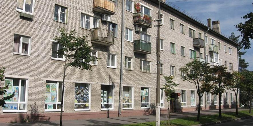 Основное изображение для учреждения Библиотека семейного чтения города Ломоносова