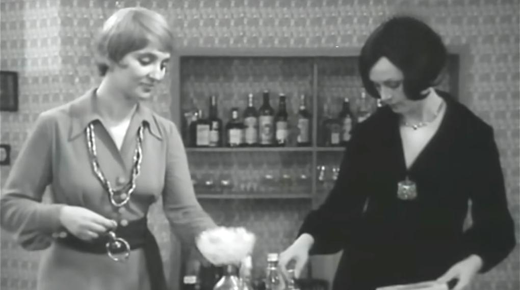 Антонина Шуранова в роли мисс Олуэн Пиил. Кинофильм «Опасный поворот»