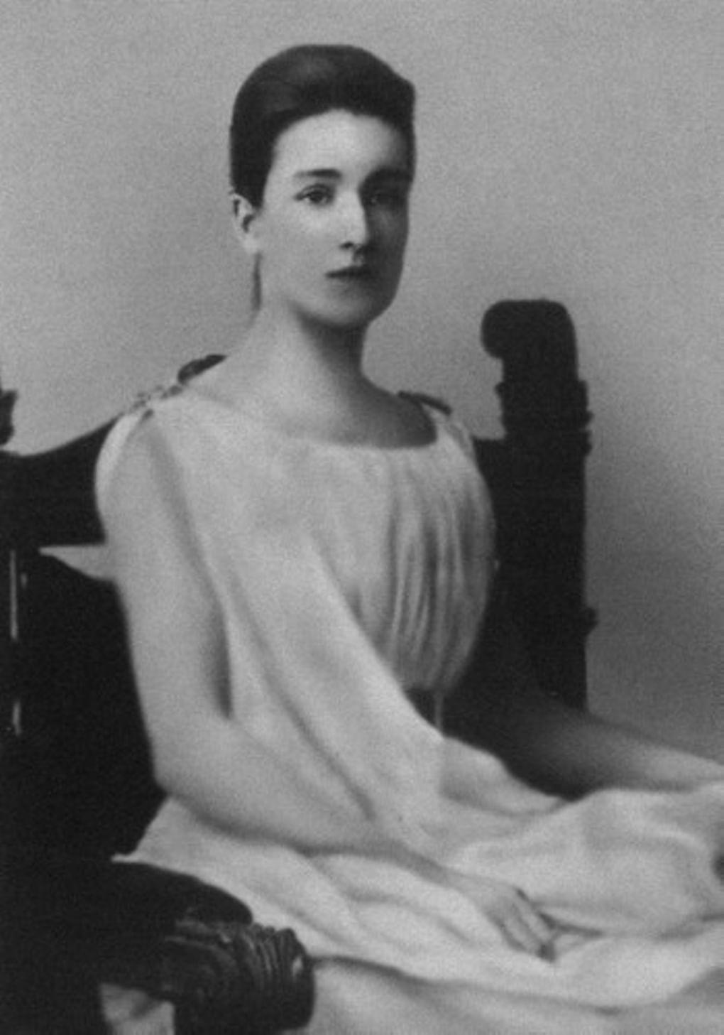 Екатерина Андреева. Фото: П. В. Куприяновский, Н. А. Молчанова. «Бальмонт.. «Солнечный гений» русской литературы». Редактор Л. С. Калюжная. М.: Молодая гвардия, 2014. 384 с.