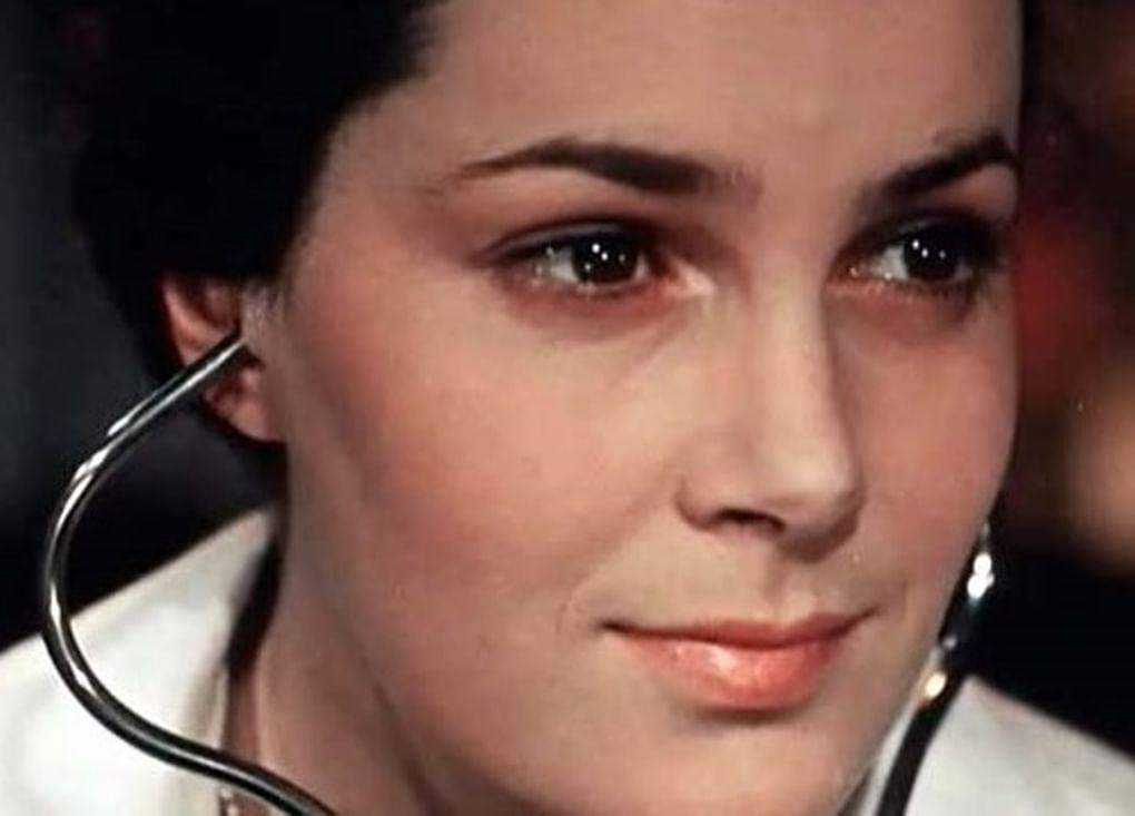 Элина Быстрицкая в роли Елизаветы Максимовны Муромцевой. Кадр из фильма «Неоконченная повесть» (1955)