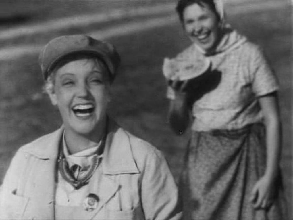Марина Ладынина в роли Марьяны Бажан. Кадр из фильма «Трактористы» (1939)