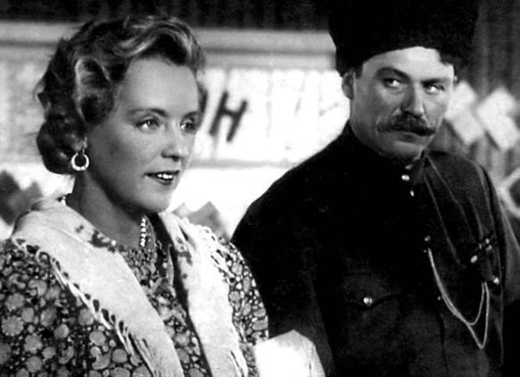 Марина Ладынина в роли Галины Ермолаевны Пересветовой. Кадр из фильма «Кубанские казаки» (1949)