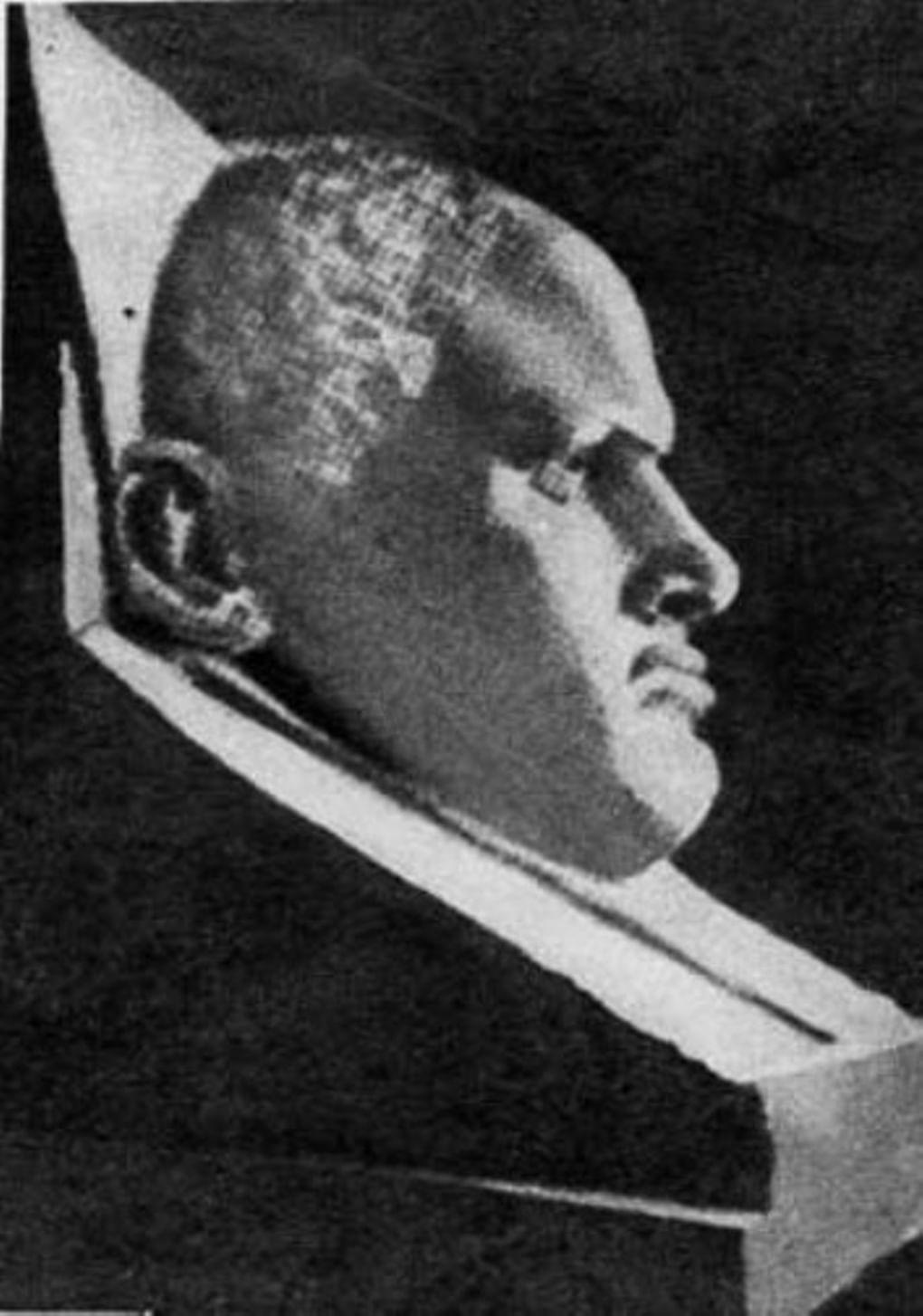 Бюст Маяковского. Работа Марии Денисовой. Фотография: parnasse.ru