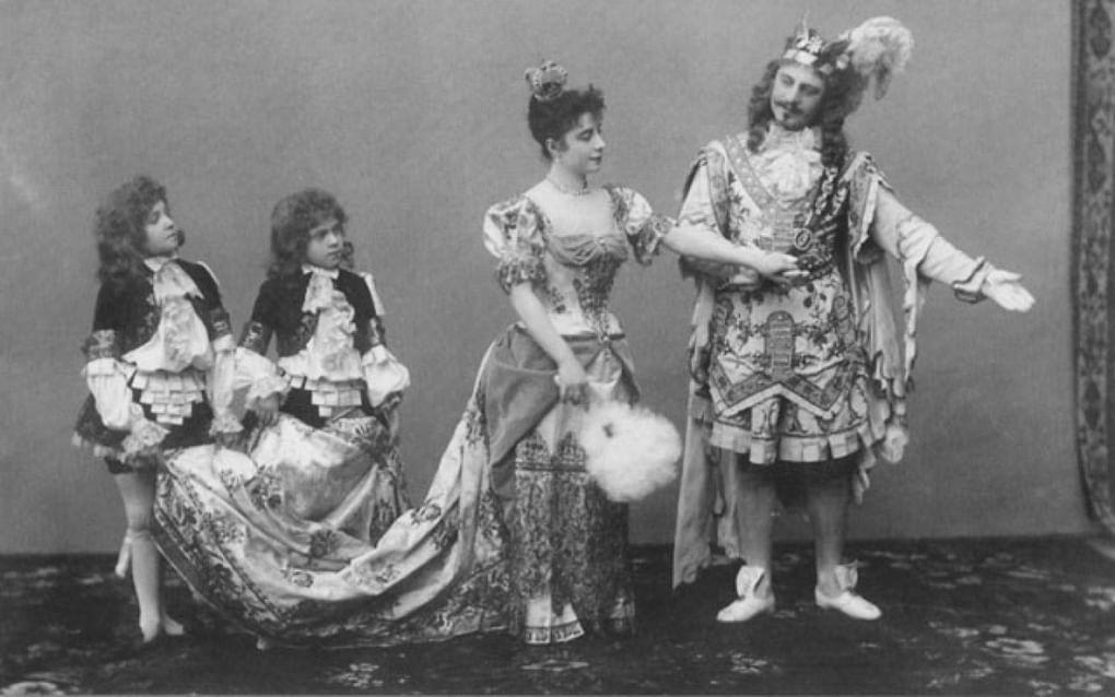 Карлотта Брианца в партии Аврора и Павел Гердт в партии Дезире. 1890 год. Фотография из архива Мариинского театра.