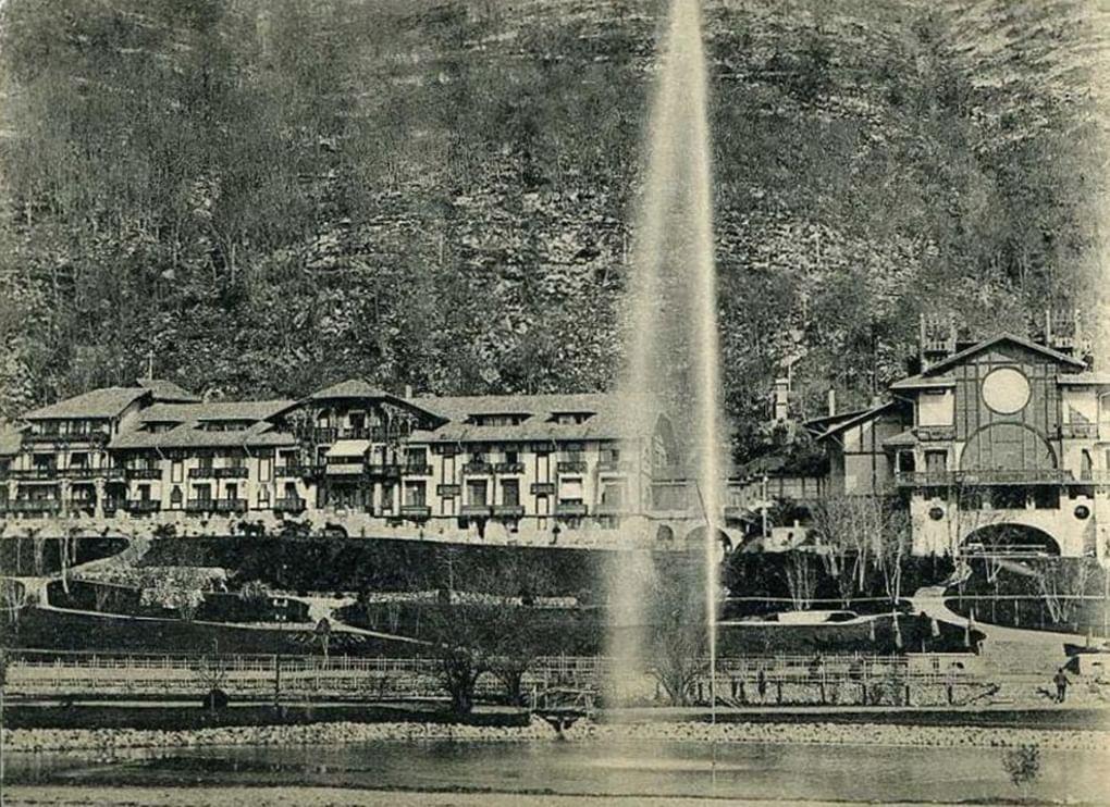 Дореволюционная открытка. Гагры. Гостиница «Gagri-Hotel». Фотография: ruscarts.ru
