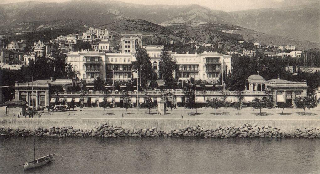 Дореволюционная открытка. Ялта. Гостиница «Россия». Фотография: yalta-tavrida.com