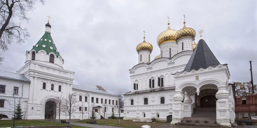 Основное изображение для учреждения Свято-Троицкий Ипатьевский мужской монастырь. Колыбель династии Романовых