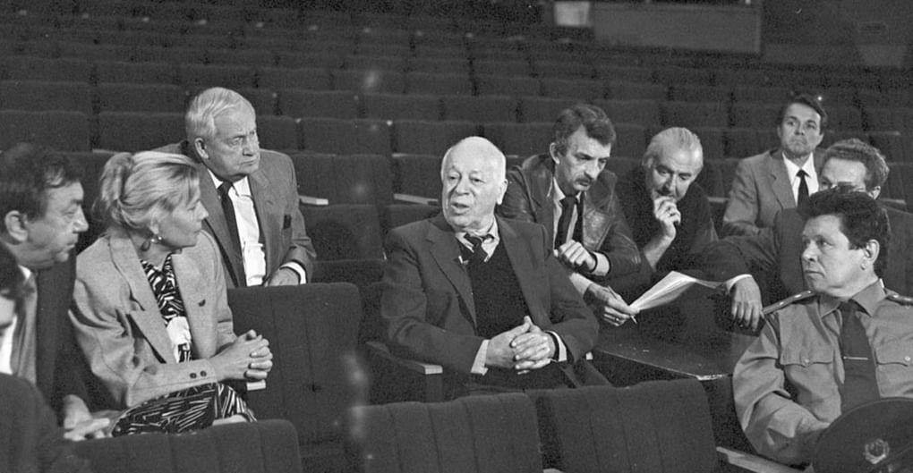 Валентин Николаевич на репетиции спектакля «Трибунал». Фотография: teatr.pro-sol.ru