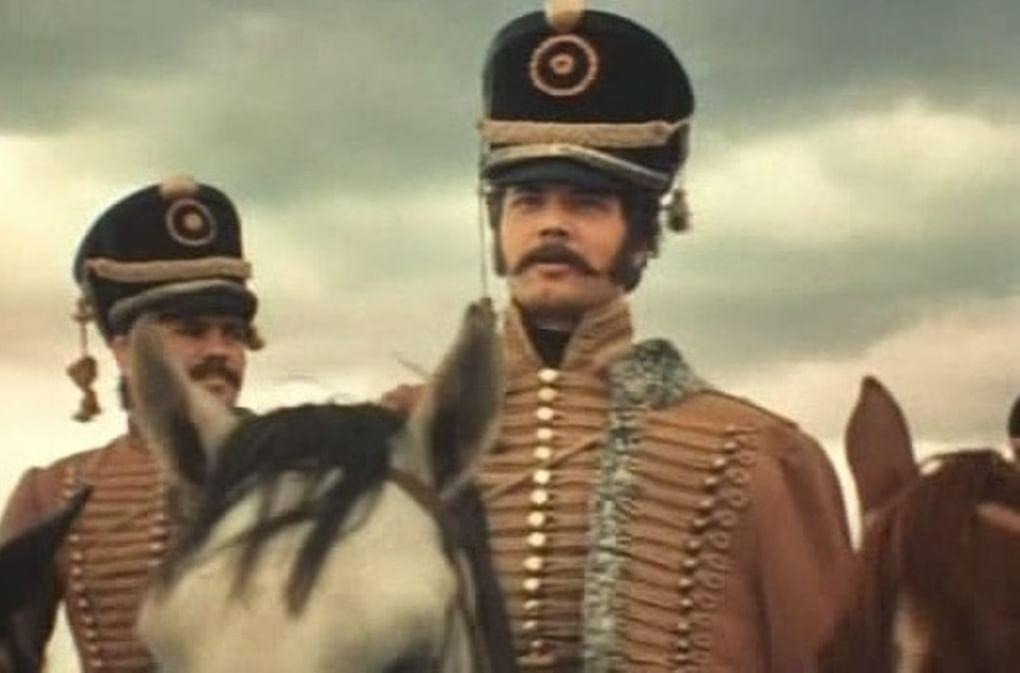 Кадр из фильма «Эскадрон гусар летучих» (1980)